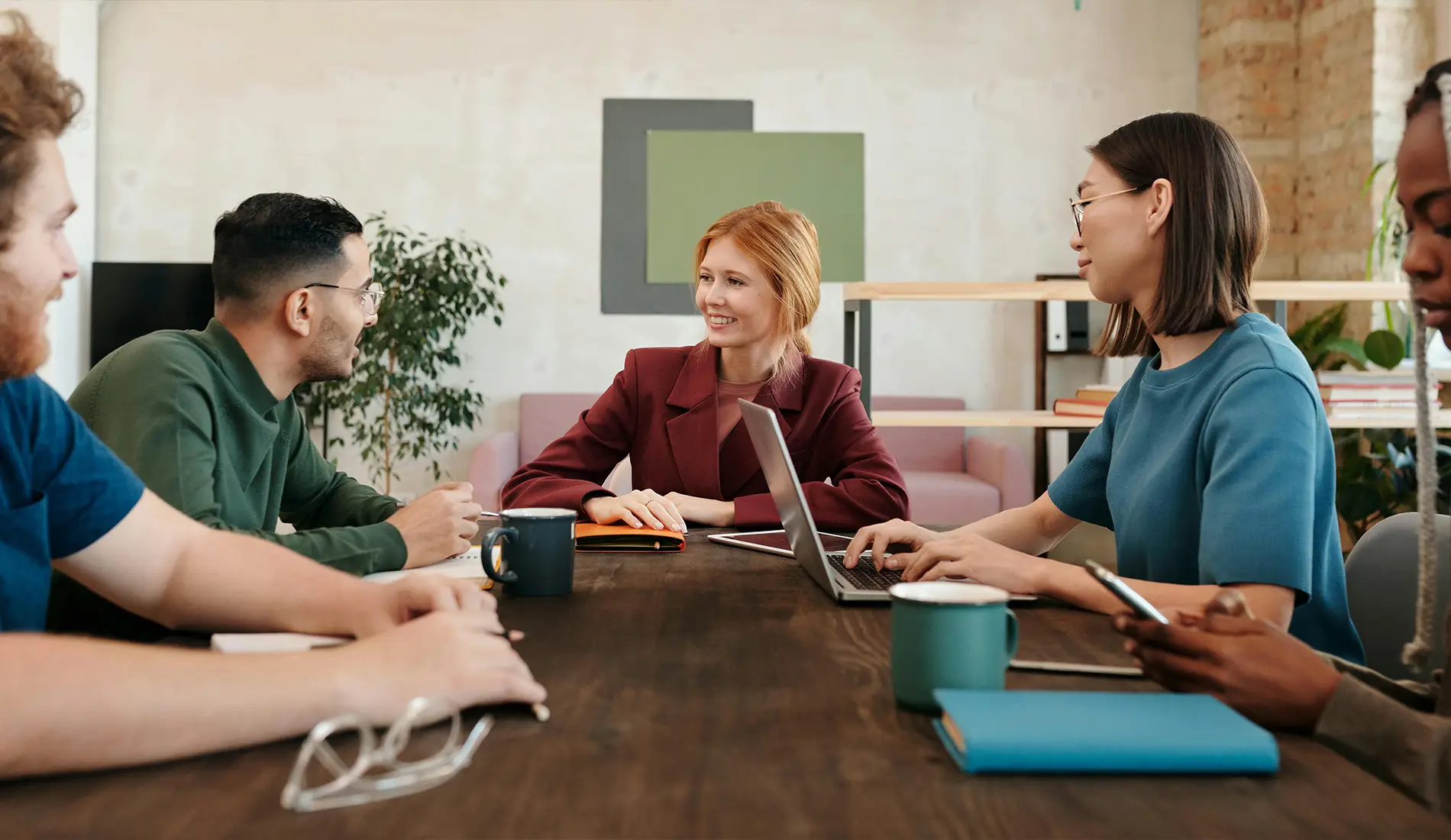 People training around a table